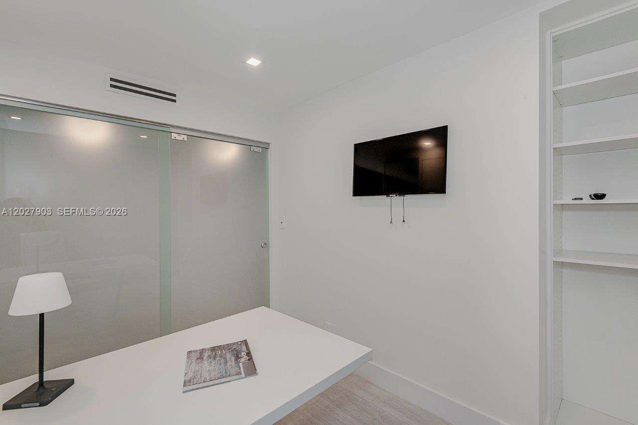Roney Palace Unit #739 | Picture 8