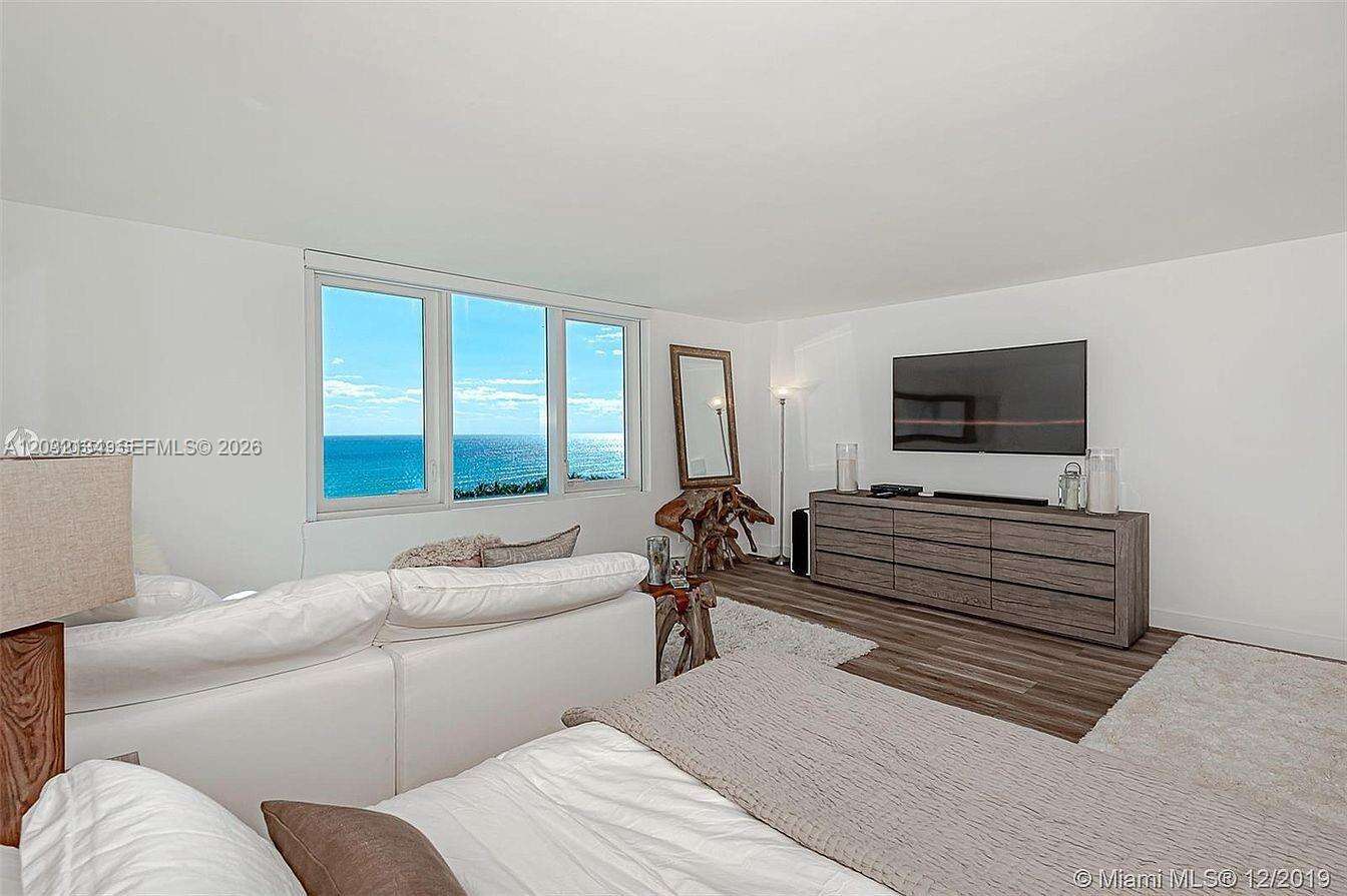 Roney Palace Unit #843 | Picture 5