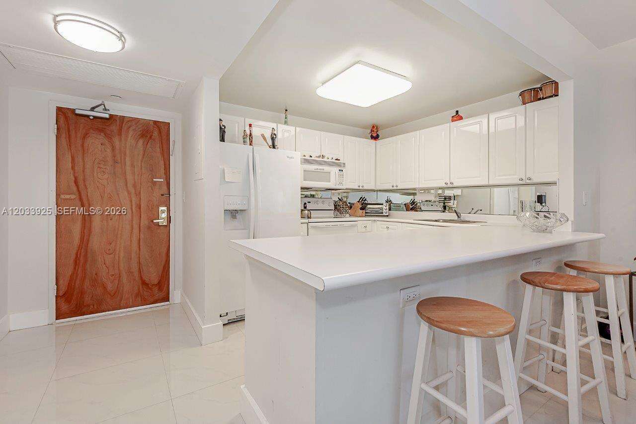 Roney Palace Unit #1416 | Picture 11