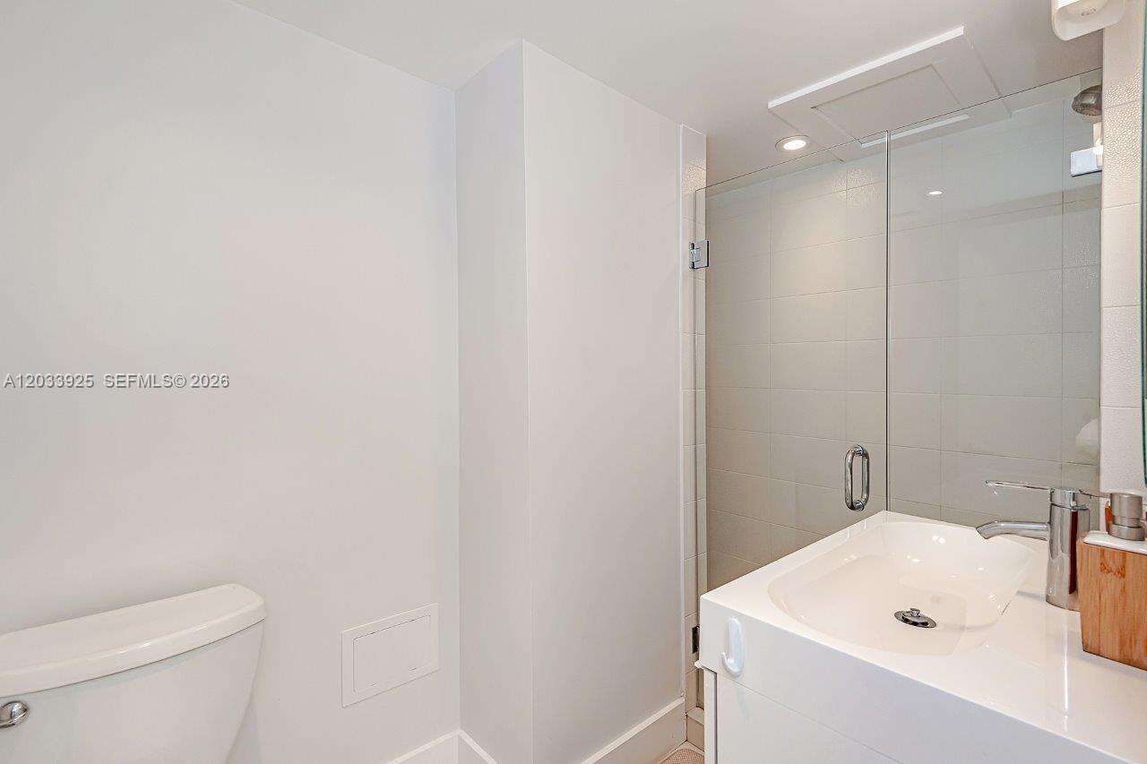 Roney Palace Unit #1416 | Picture 12