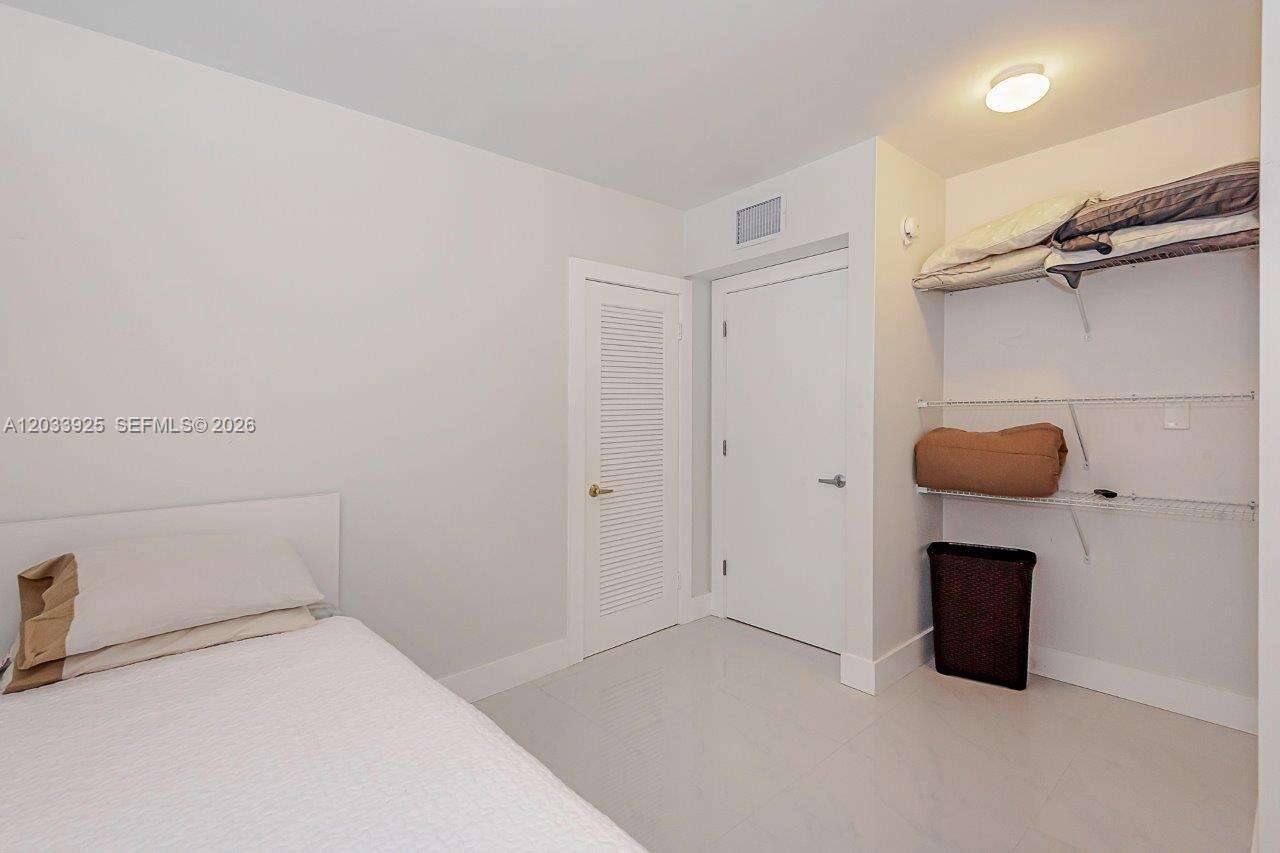 Roney Palace Unit #1416 | Picture 17