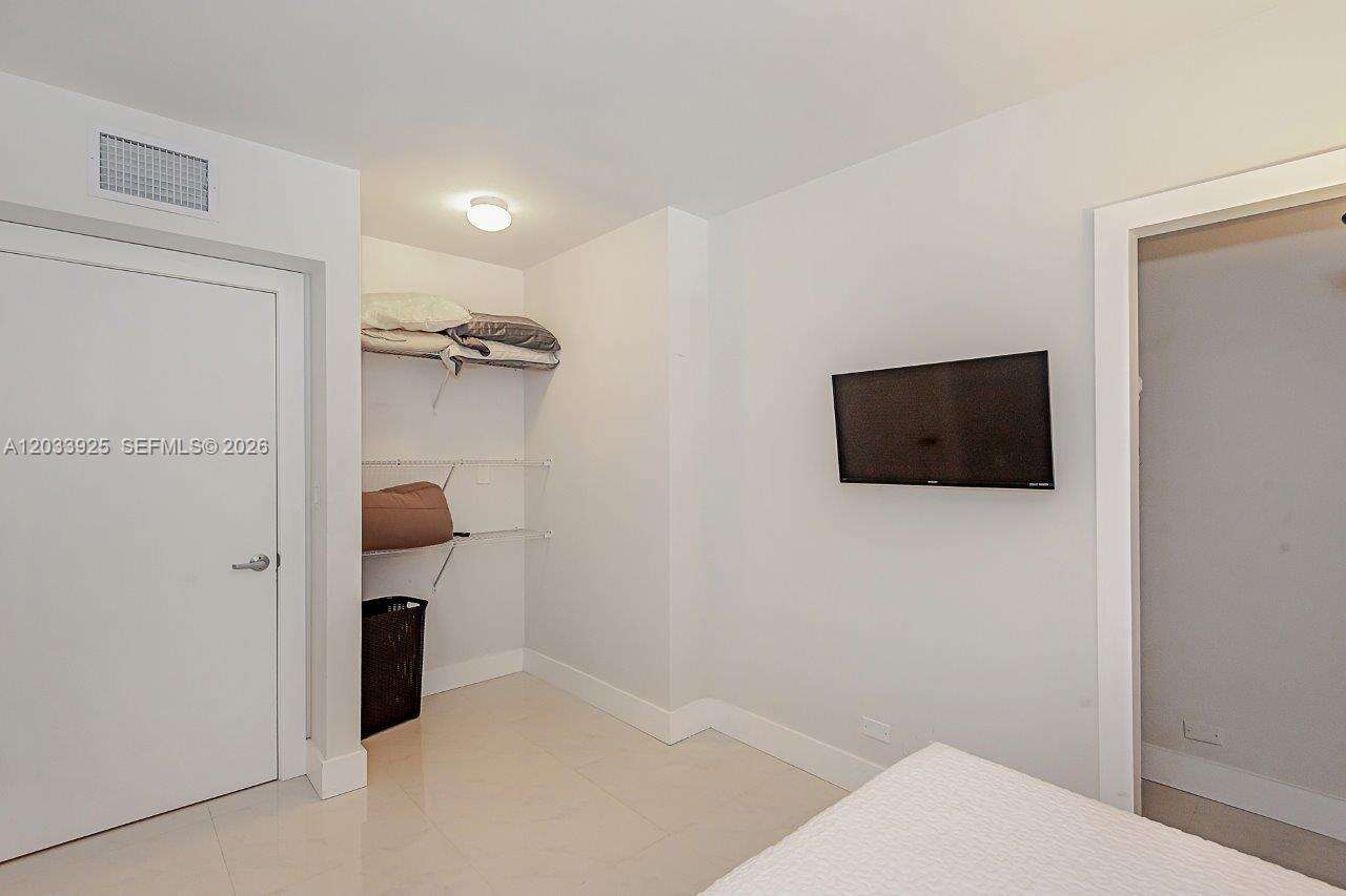 Roney Palace Unit #1416 | Picture 18