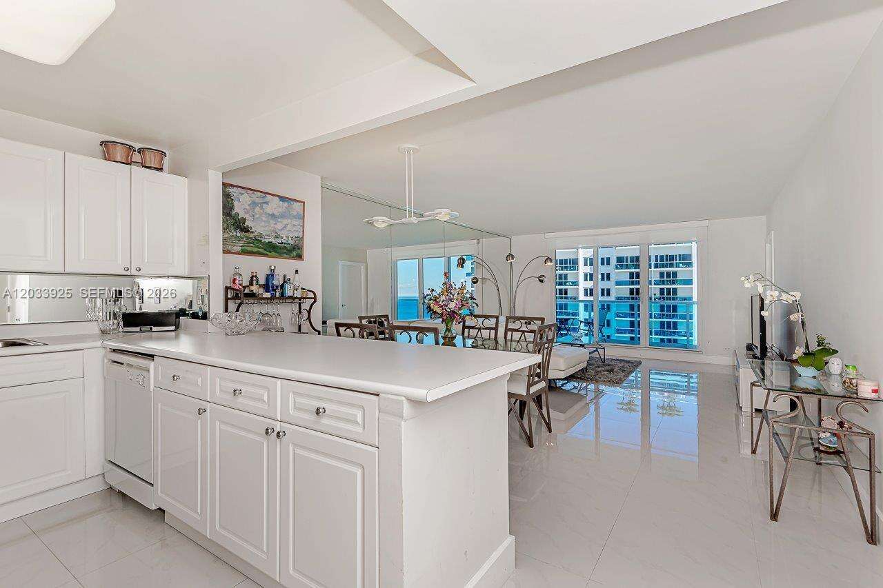 Roney Palace Unit #1416 | Picture 5