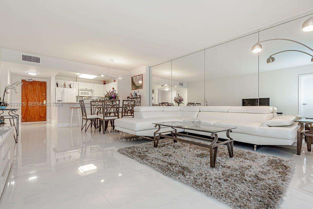 Roney Palace Unit #1416 | Picture 6