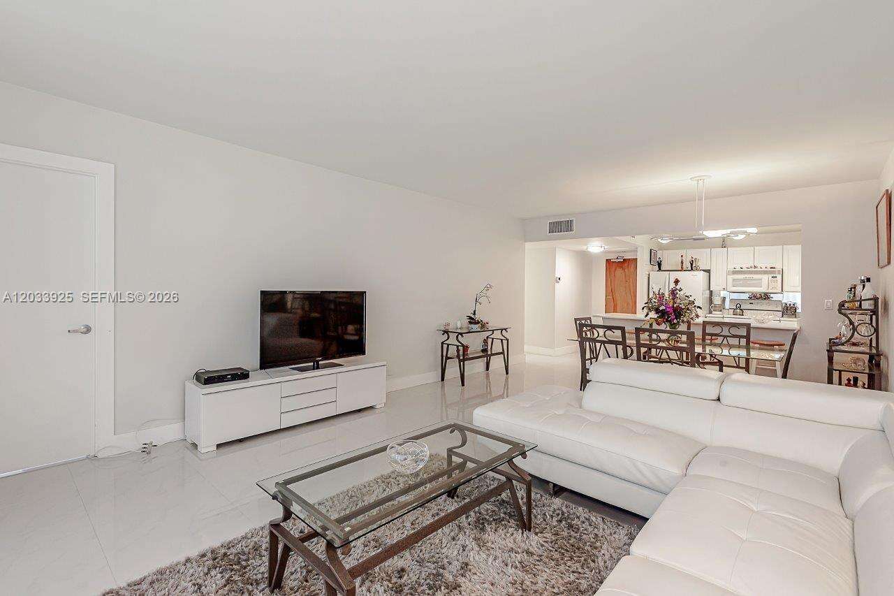 Roney Palace Unit #1416 | Picture 7