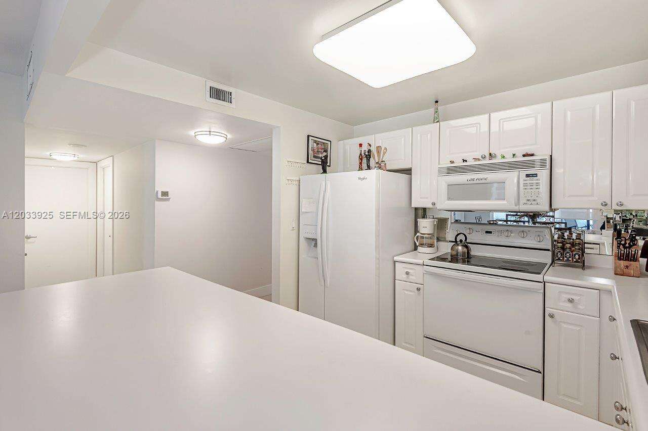 Roney Palace Unit #1416 | Picture 10