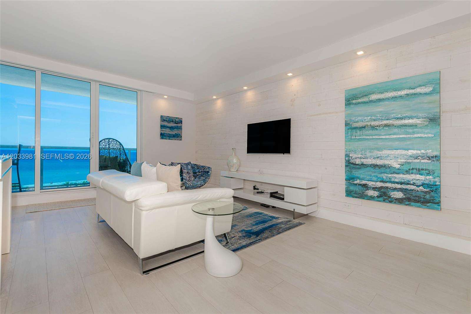 Roney Palace Unit #941 | Picture 2