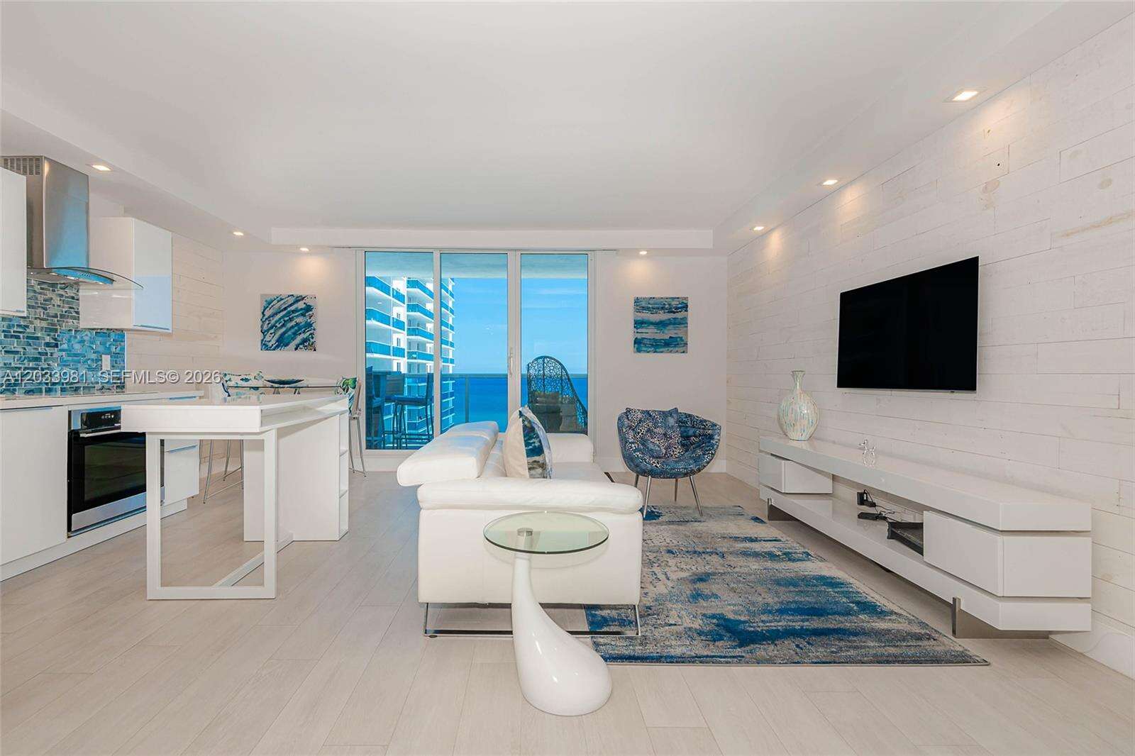 Roney Palace Unit #941 | Picture 3