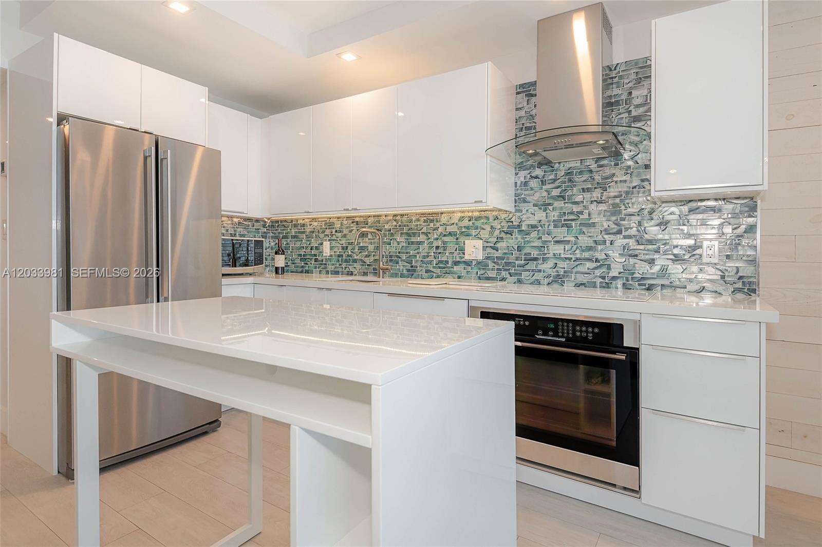 Roney Palace Unit #941 | Picture 10