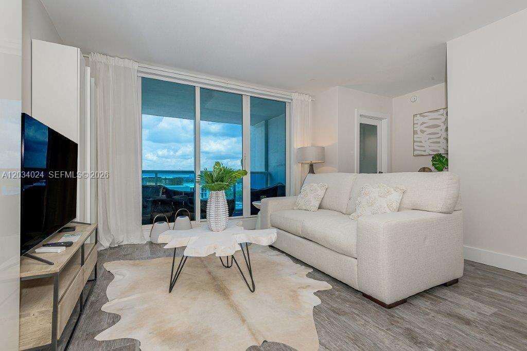 Roney Palace Unit #926 | Picture 5