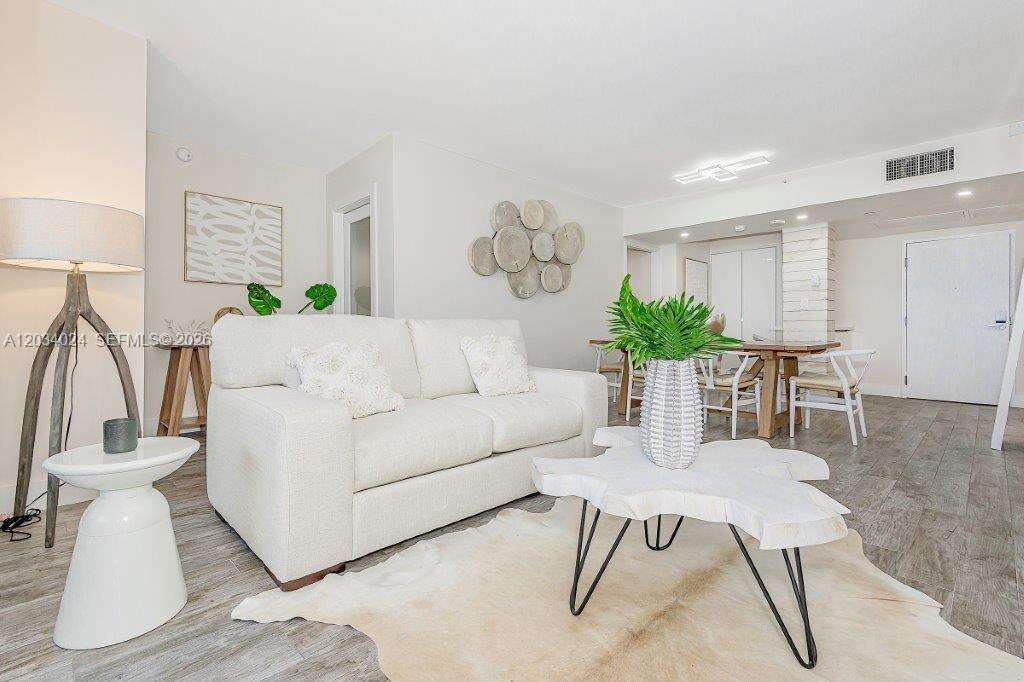 Roney Palace Unit #926 | Picture 7