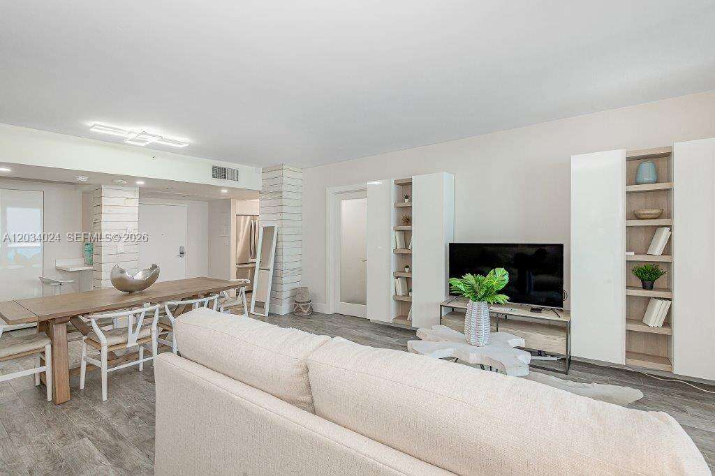 Roney Palace Unit #926 | Picture 8