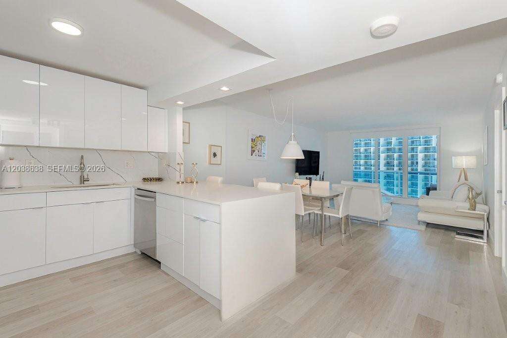 Roney Palace Unit #1505 | Picture 13