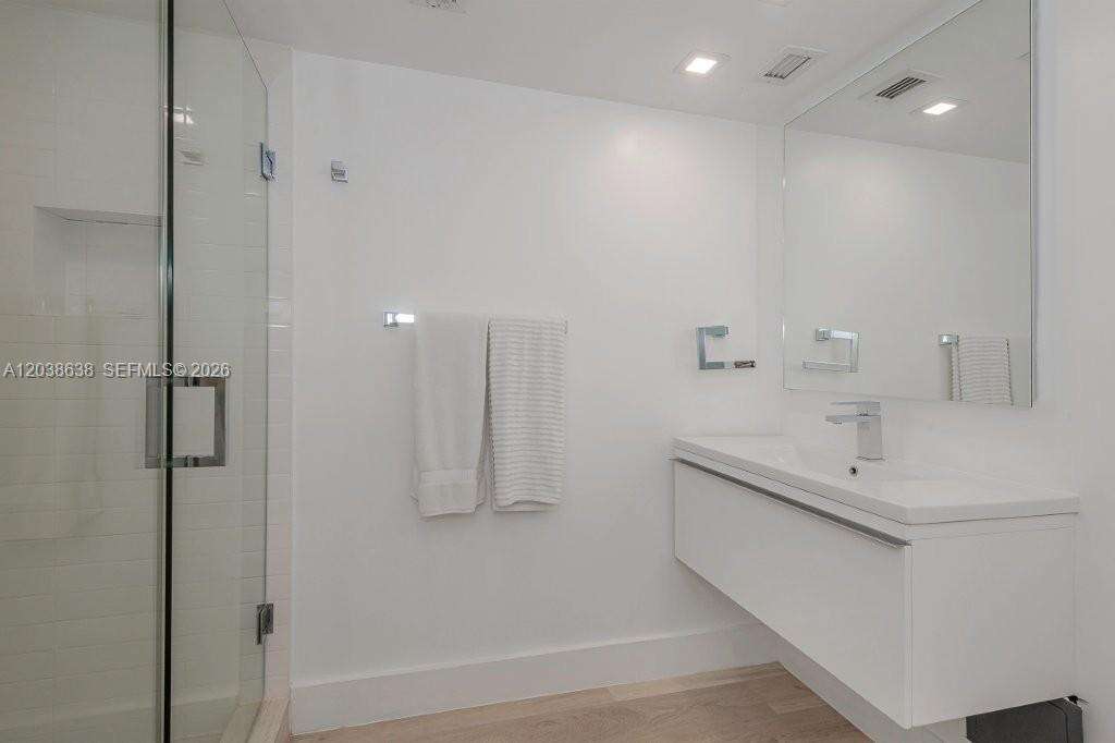 Roney Palace Unit #1505 | Picture 15
