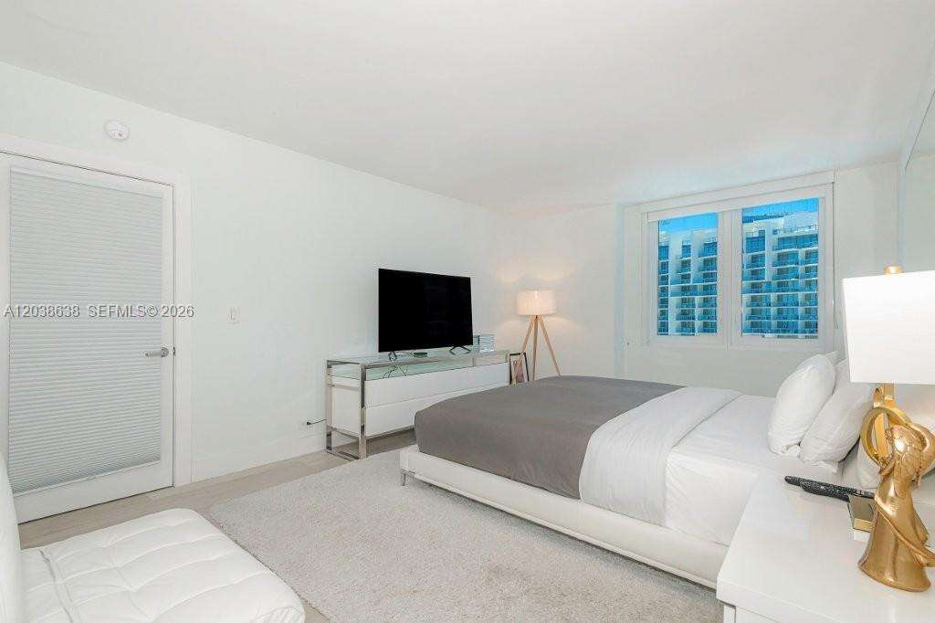 Roney Palace Unit #1505 | Picture 18