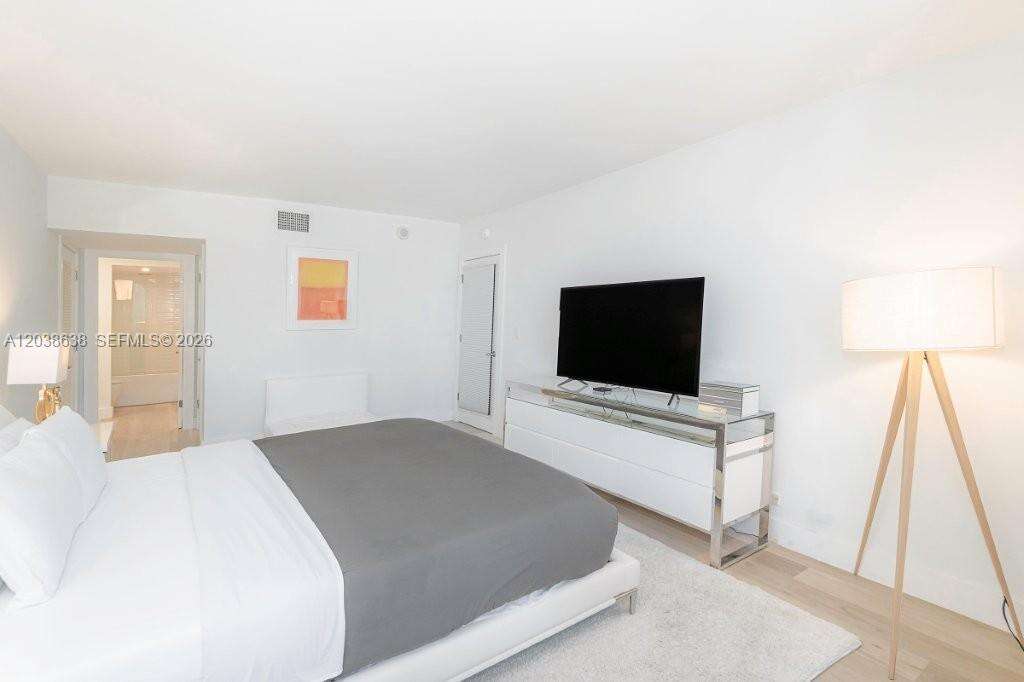 Roney Palace Unit #1505 | Picture 19