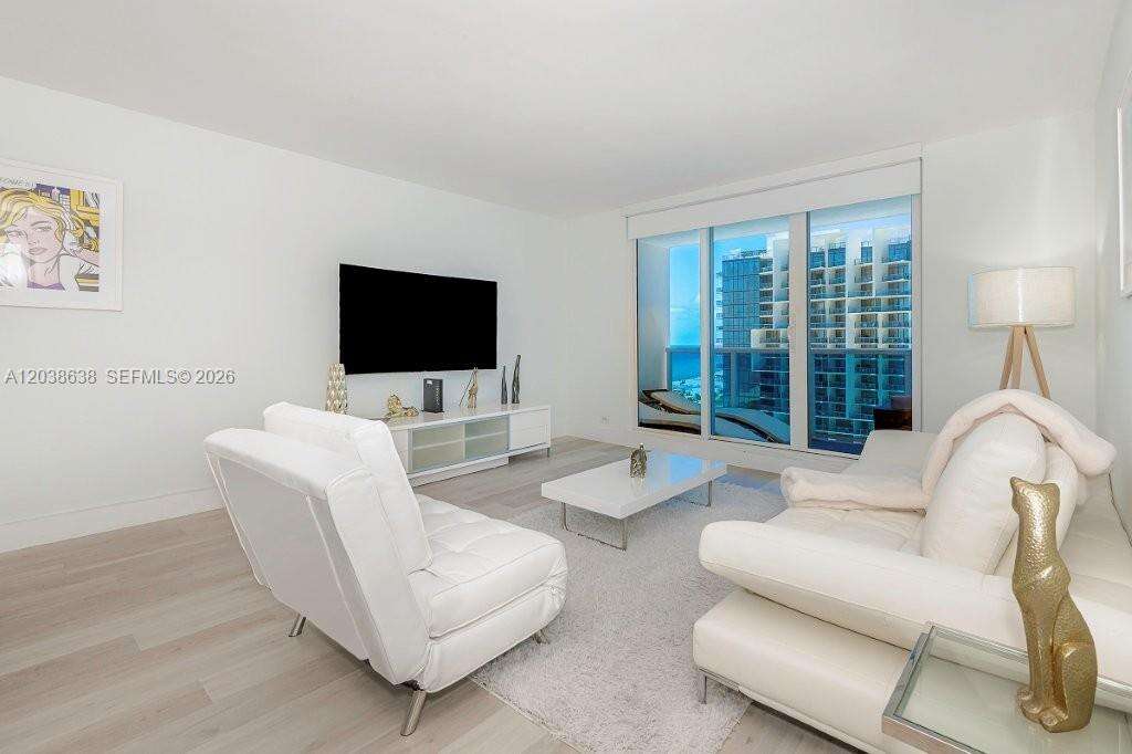 Roney Palace Unit #1505 | Picture 4