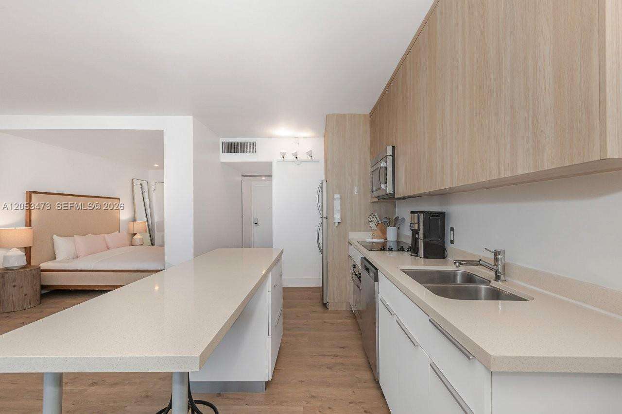 Roney Palace Unit #541 | Picture 12