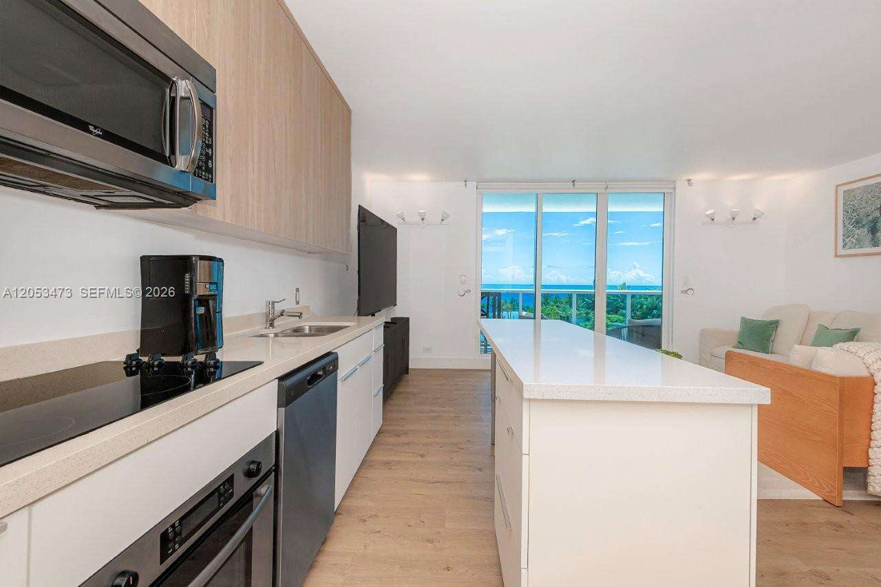 Roney Palace Unit #541 | Picture 16