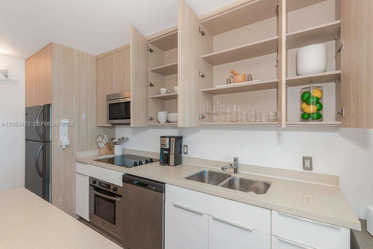 Roney Palace Unit #541 | Picture 18