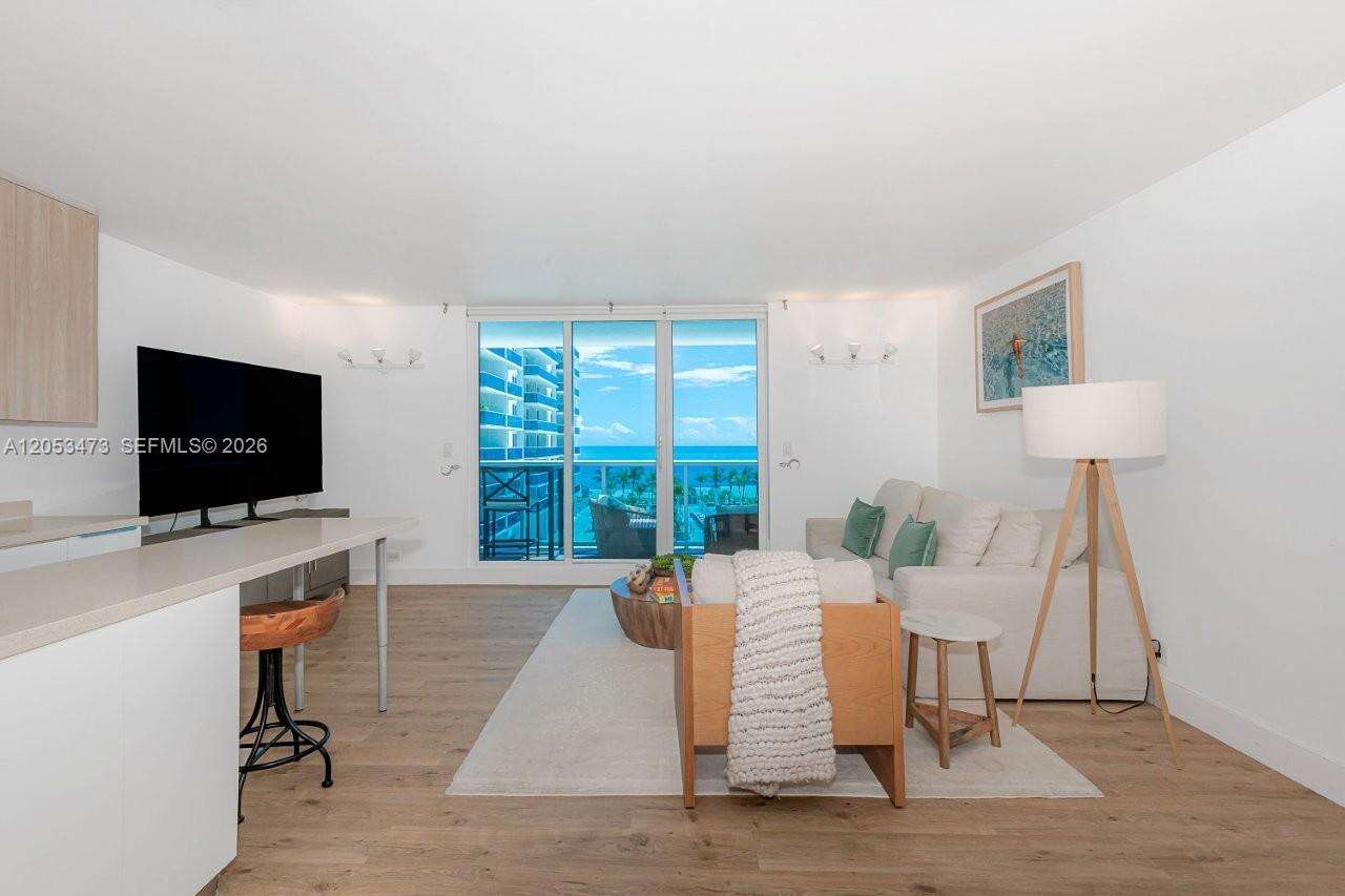 Roney Palace Unit #541 | Picture 3