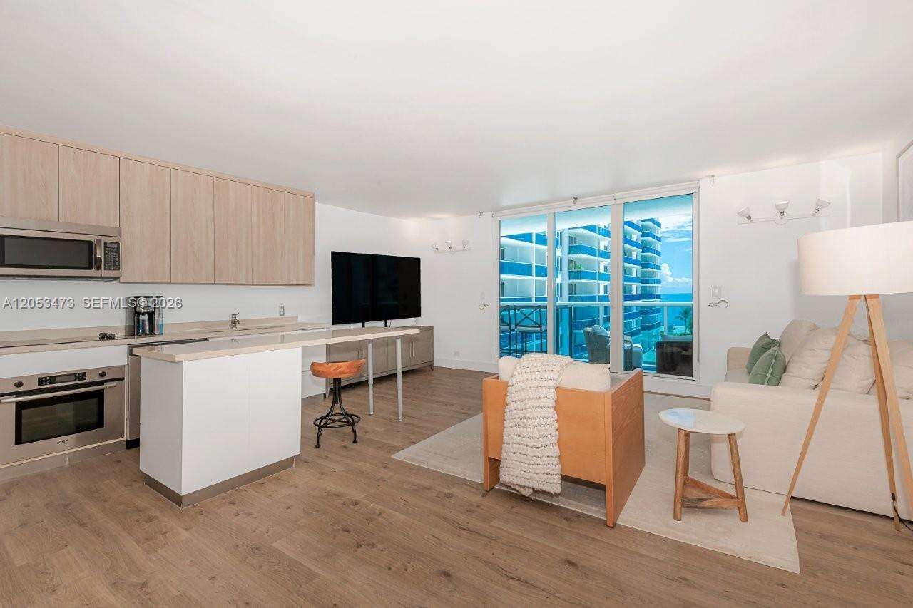 Roney Palace Unit #541 | Picture 4