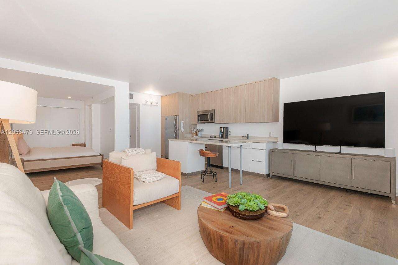 Roney Palace Unit #541 | Picture 10