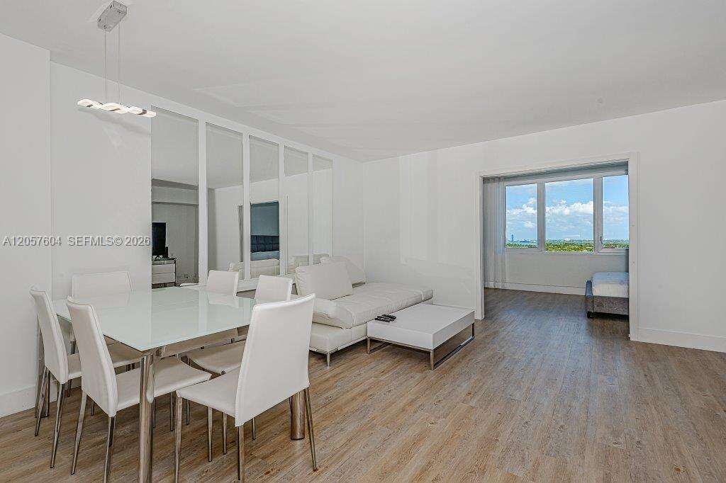 Roney Palace Unit #1528 | Picture 1