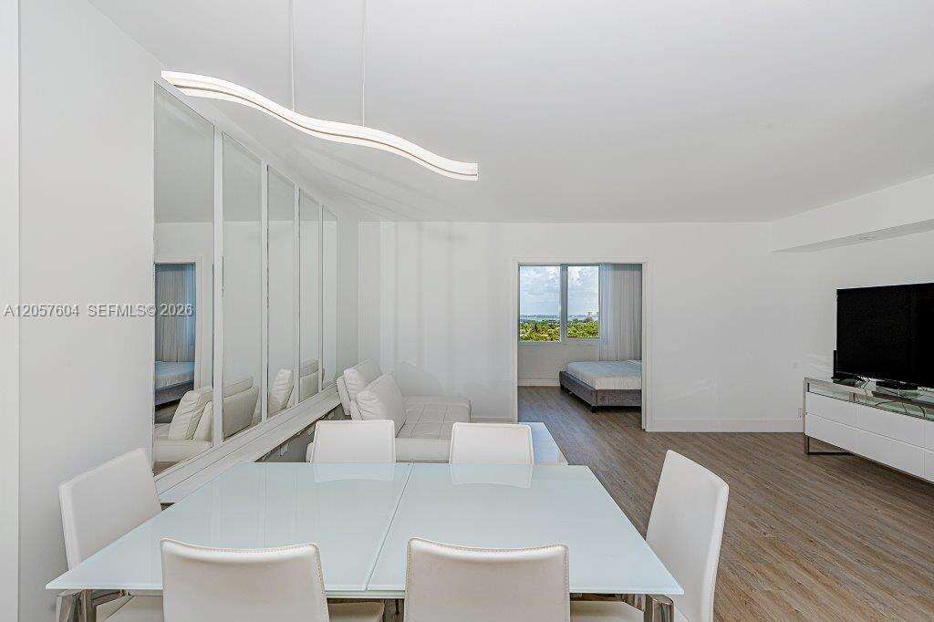 Roney Palace Unit #1528 | Picture 2