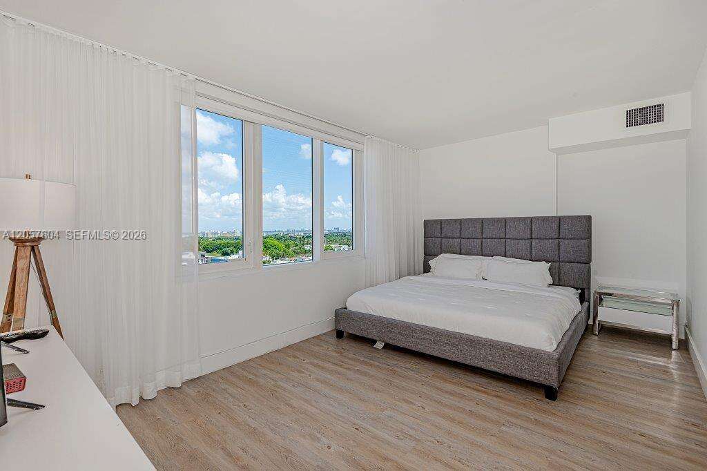 Roney Palace Unit #1528 | Picture 16