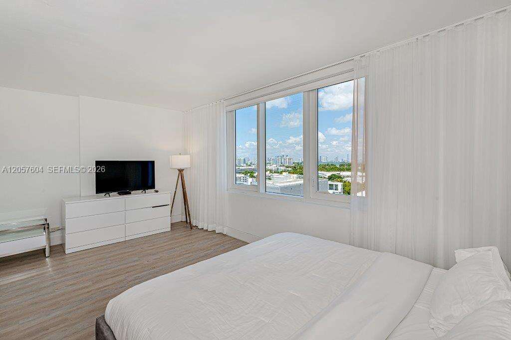 Roney Palace Unit #1528 | Picture 17