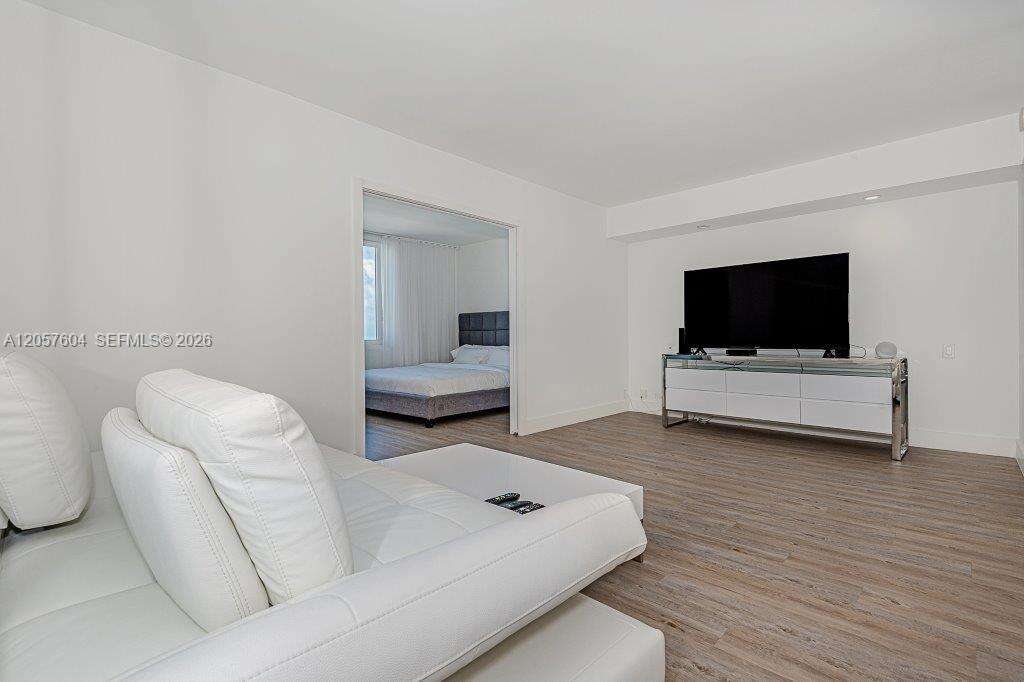 Roney Palace Unit #1528 | Picture 3