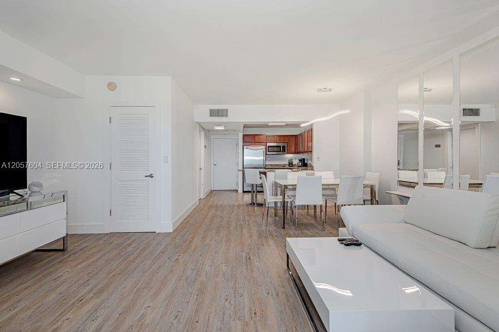 Roney Palace Unit #1528 | Picture 7