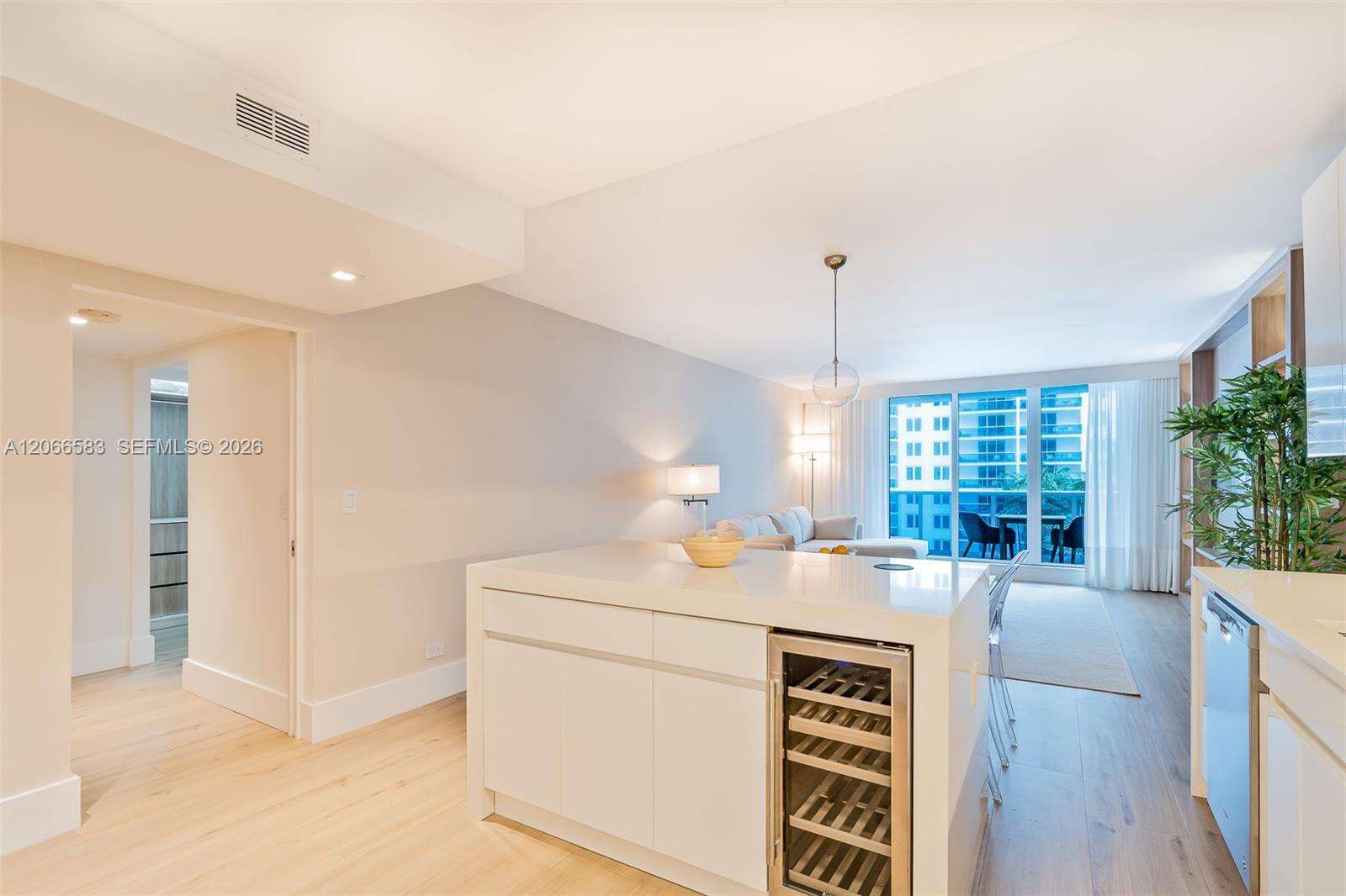 Roney Palace Unit #719 | Picture 4