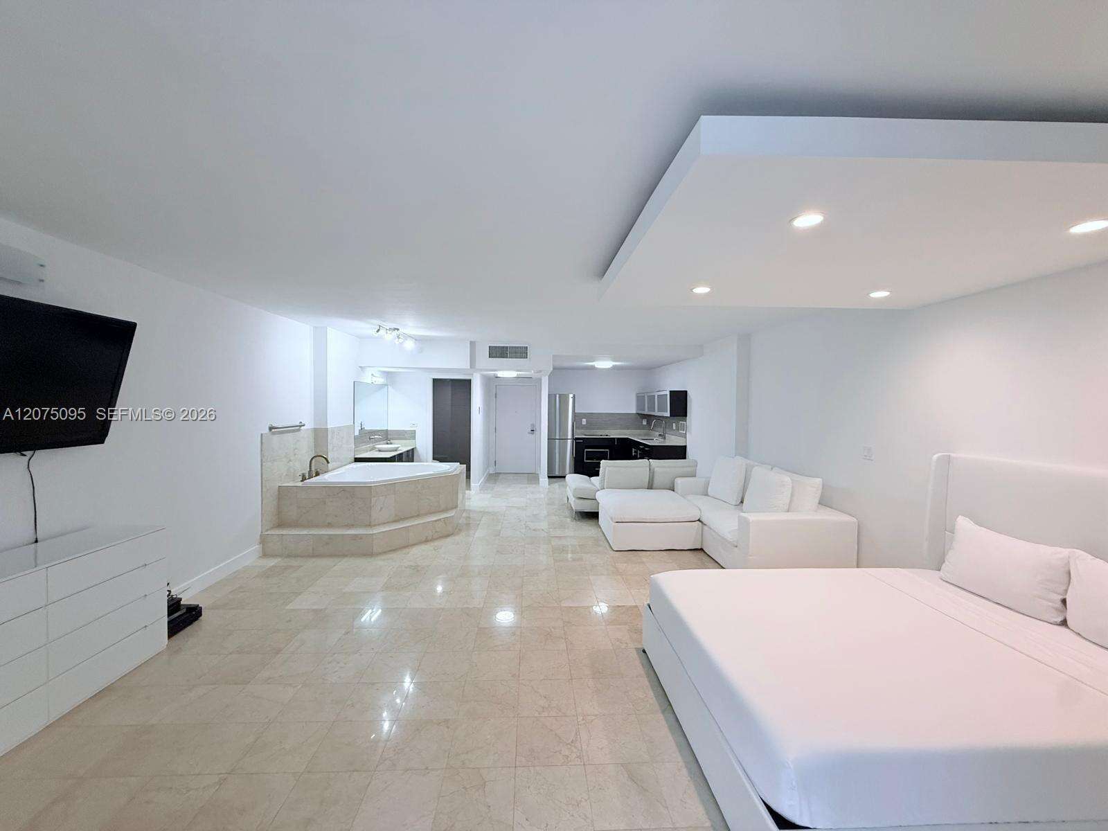 Roney Palace Unit #621 | Picture 1