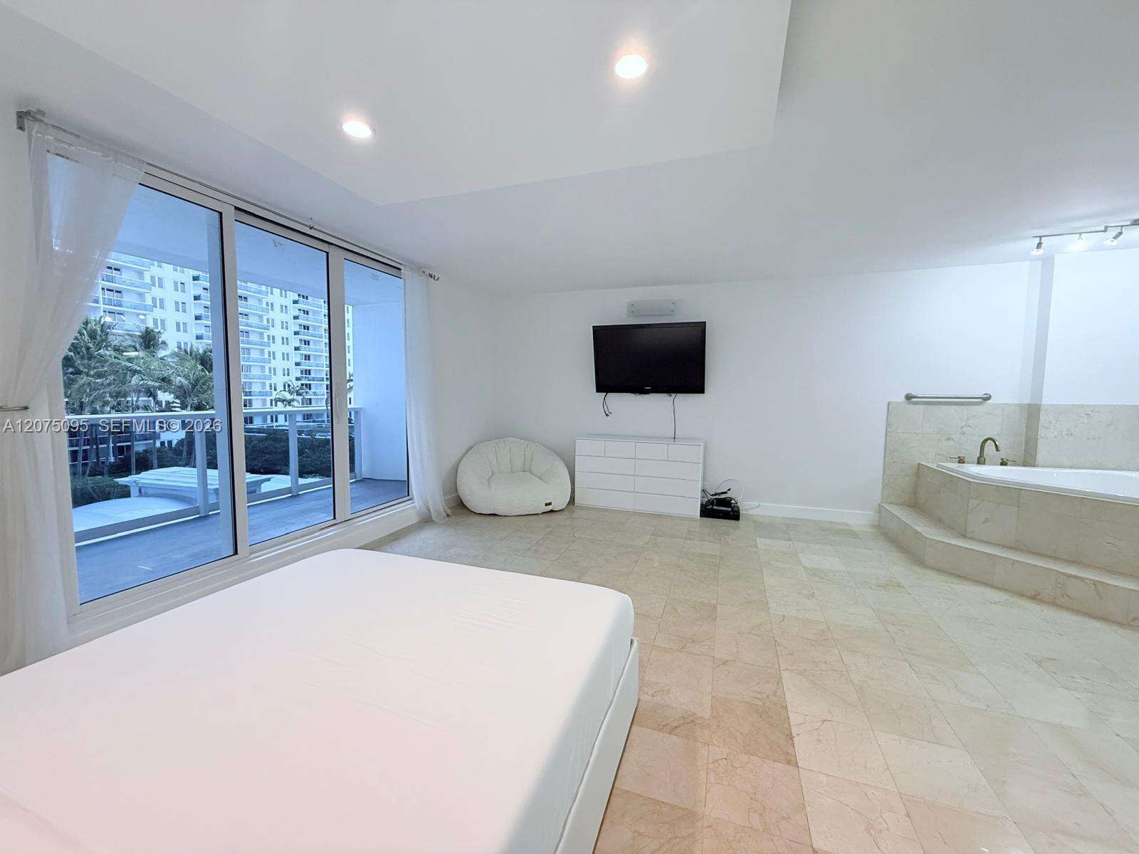 Roney Palace Unit #621 | Picture 11