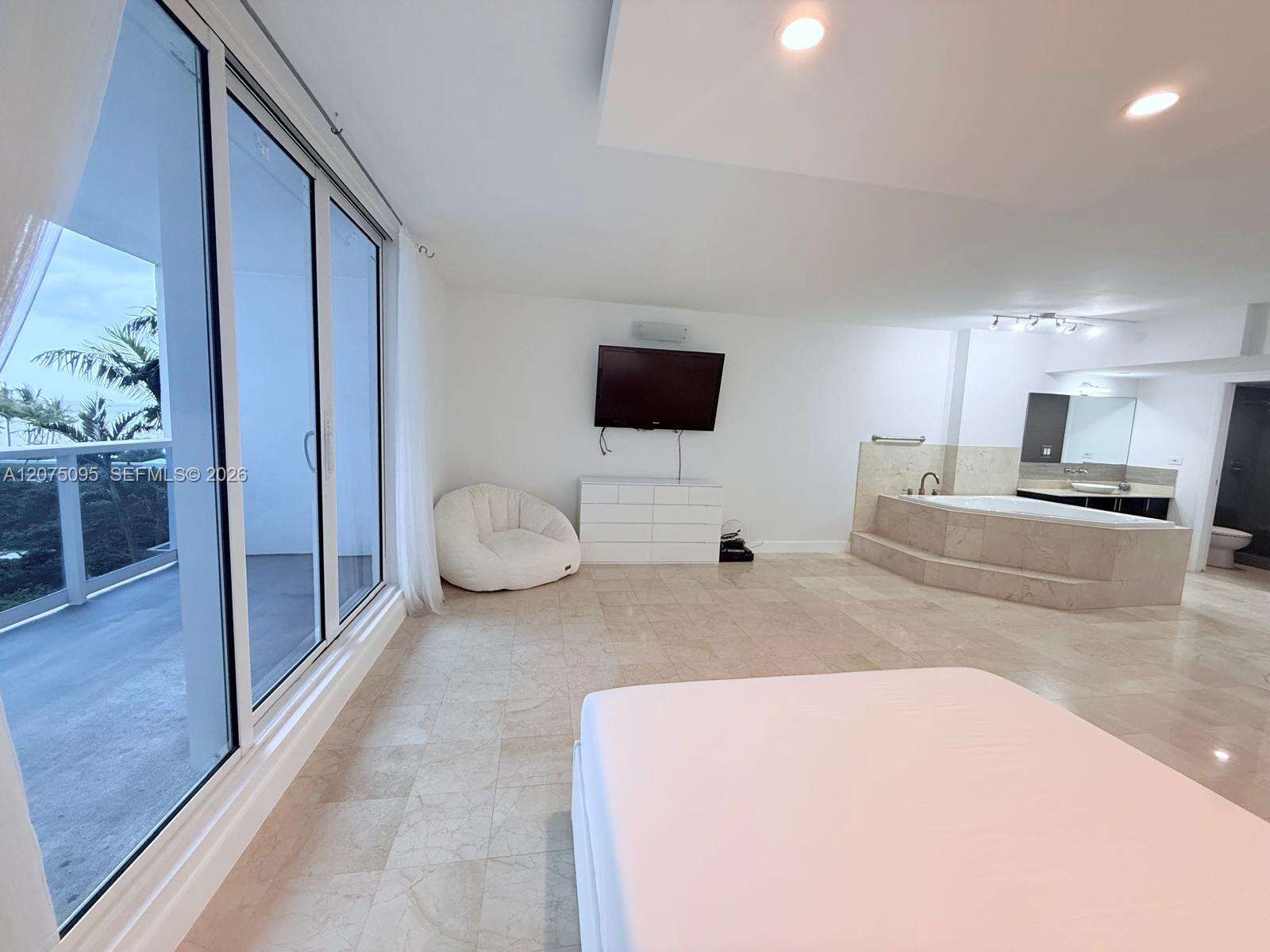 Roney Palace Unit #621 | Picture 12