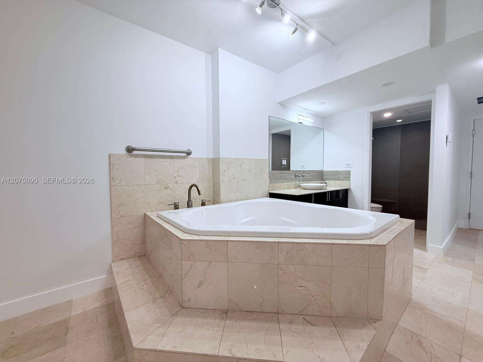 Roney Palace Unit #621 | Picture 14