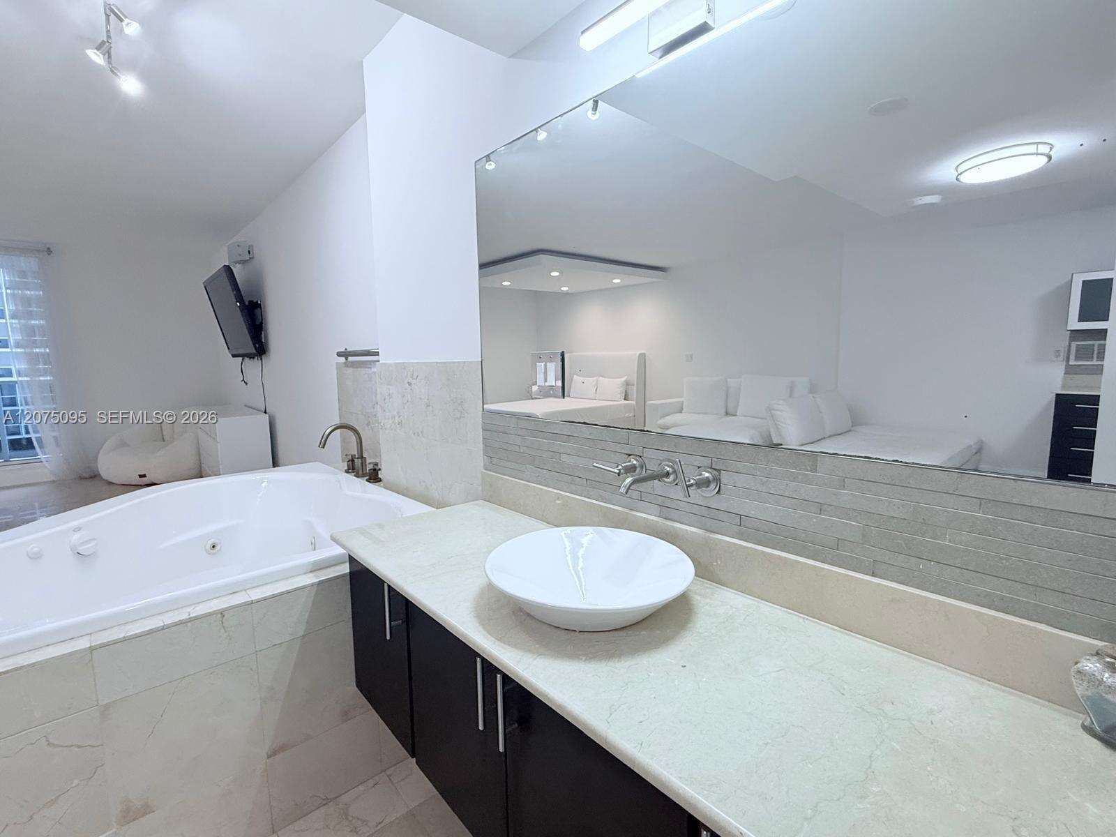 Roney Palace Unit #621 | Picture 18