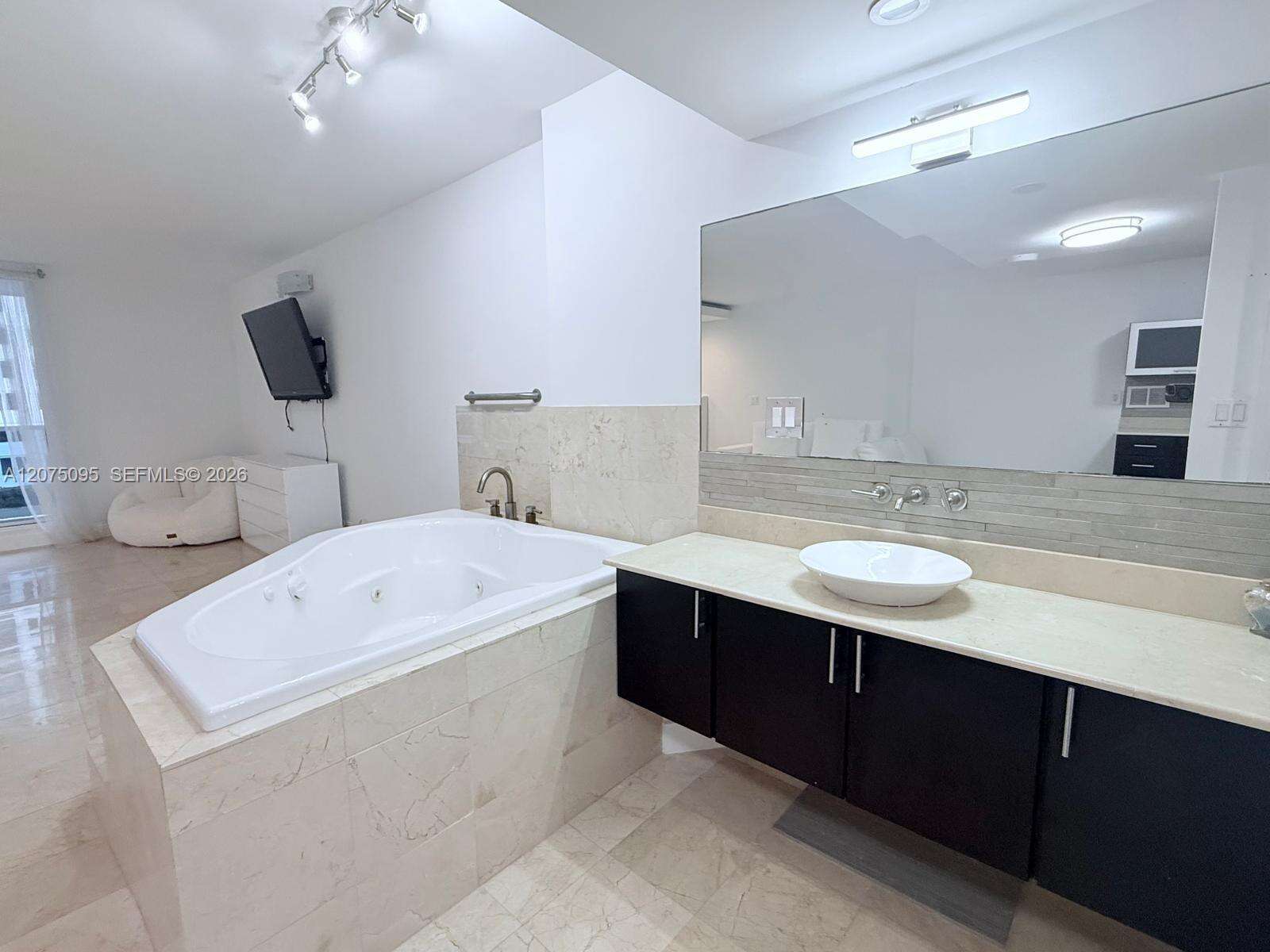 Roney Palace Unit #621 | Picture 19