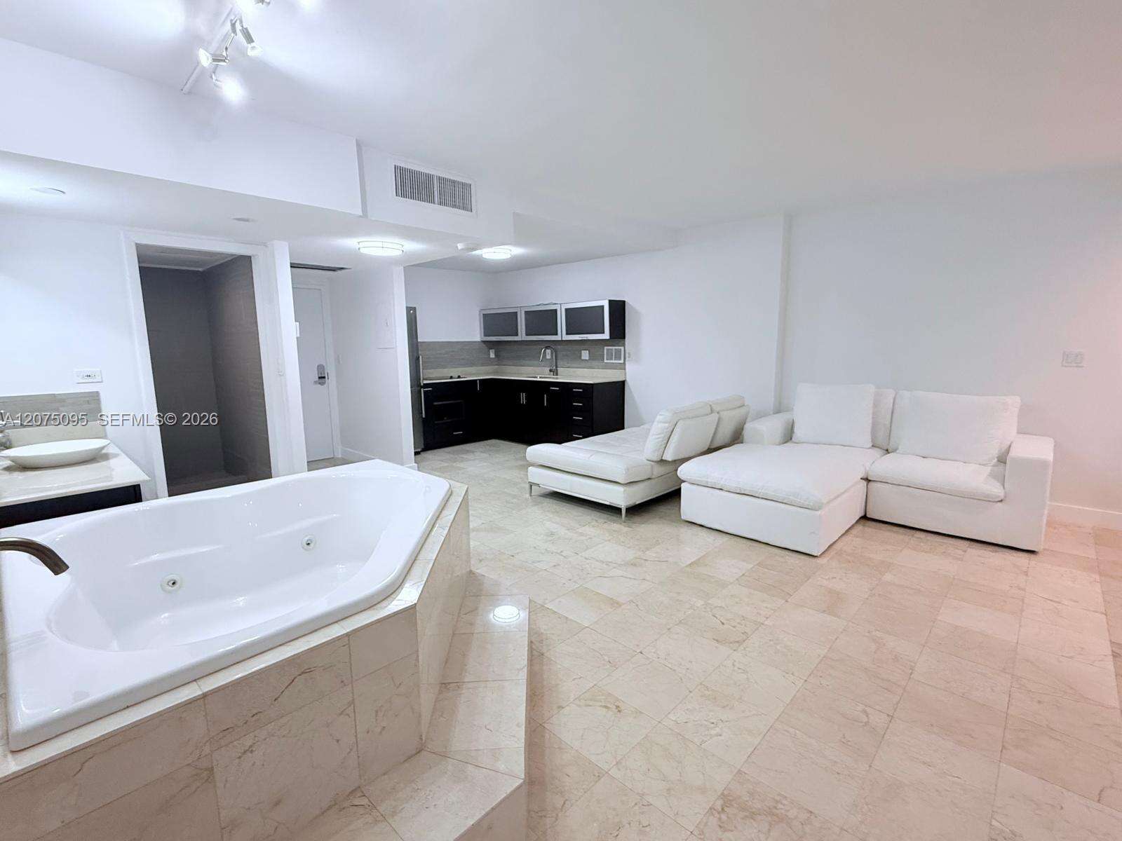 Roney Palace Unit #621 | Picture 21