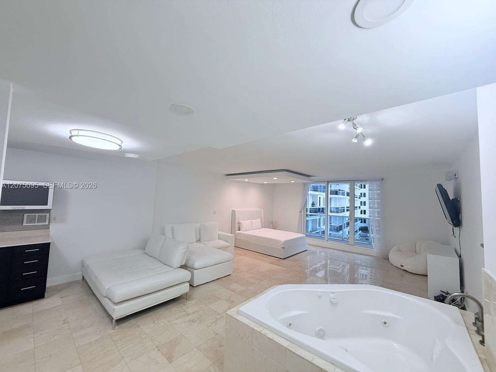 Roney Palace Unit #621 | Picture 4
