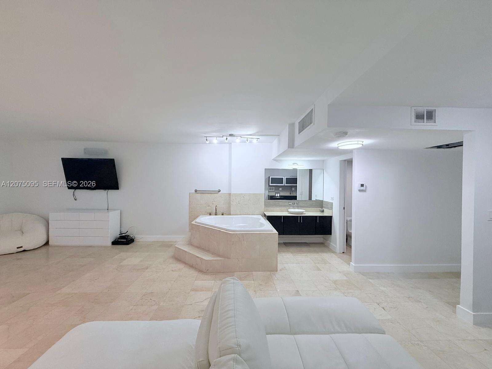 Roney Palace Unit #621 | Picture 7