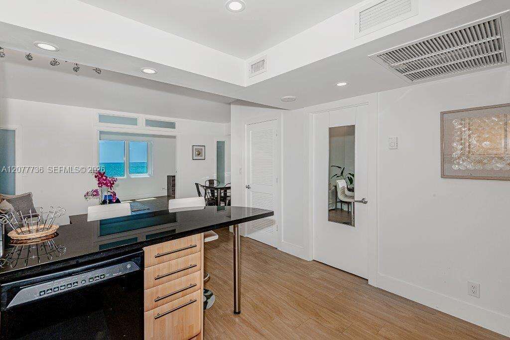 Roney Palace Unit #1242 | Picture 2