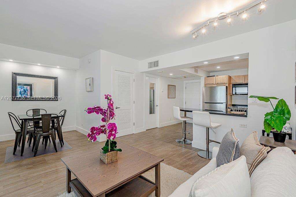 Roney Palace Unit #1242 | Picture 11