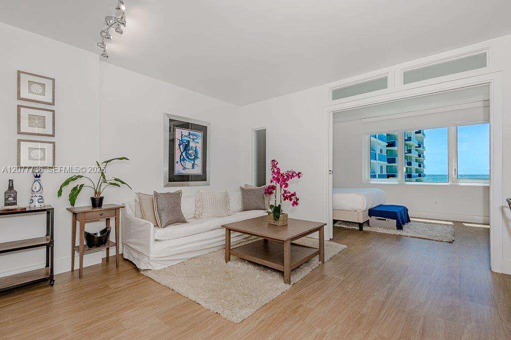 Roney Palace Unit #1242 | Picture 3