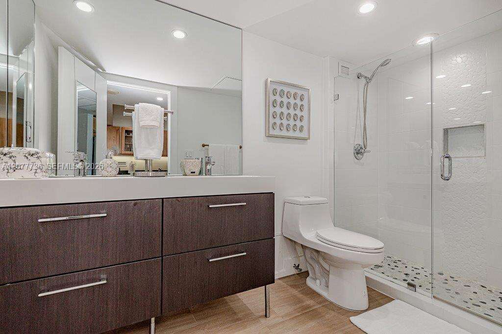 Roney Palace Unit #1242 | Picture 23