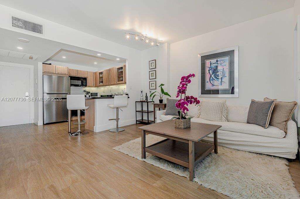 Roney Palace Unit #1242 | Picture 9