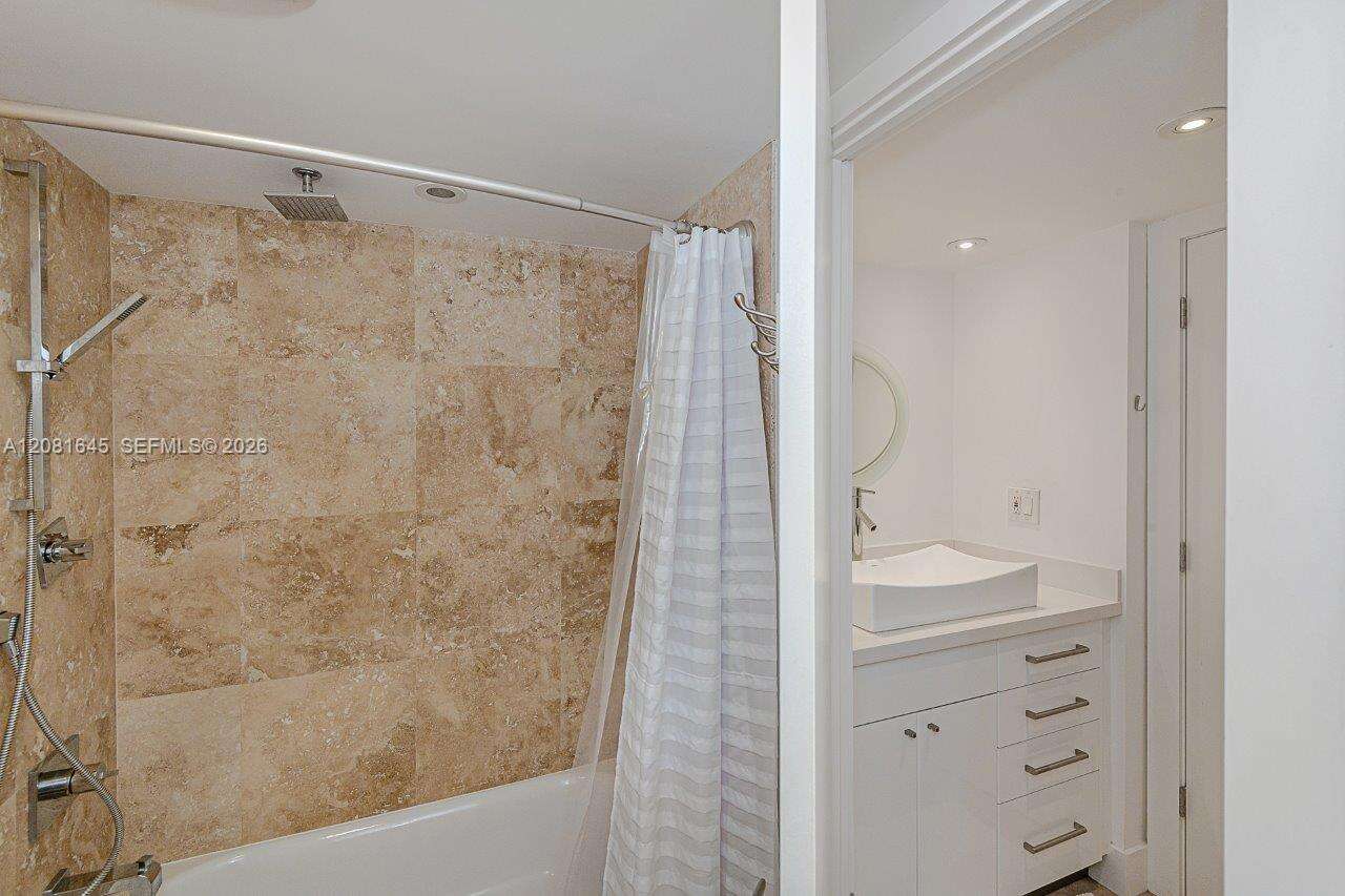 Roney Palace Unit #1515 | Picture 11