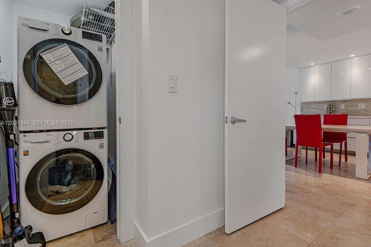 Roney Palace Unit #1515 | Picture 13